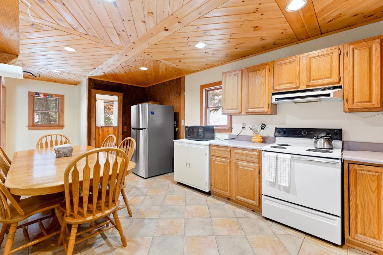 River Road Treehouse Retreat Warrensburg Exterior photo