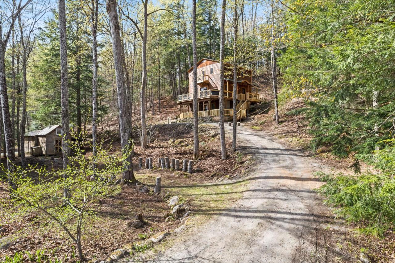 River Road Treehouse Retreat Warrensburg Exterior photo